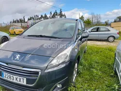 Gris / plata Usado 2014 Peugeot 5008 Active Monovolumen | 3500 €