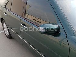 Verde Usado 2000 Mercedes E200 Elegance Berlina | 3800 €