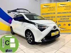 Blanco Usado 2020 Toyota Aygo X-play Utilitario | 15.900 € (Un poco caro)