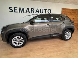 Beige Usado 2022 Toyota Yaris Cross Business Edition SUV | 23.490 € (Un poco caro)