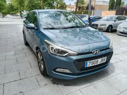 Azul Usado 2015 Hyundai i20 Berlina | 8990 € (Precio justo)