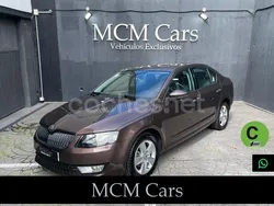 Marrón Usado 2014 Skoda Octavia Ambition Berlina | 9499 € (Precio justo)