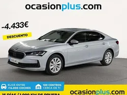 Plateado Nuevo 2025 Skoda Superb Essence Berlina | 29.557 € (Super precio)