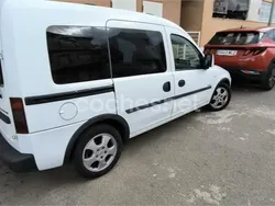 Blanco Usado 2009 Opel Combo Enjoy Monovolumen | 2700 €