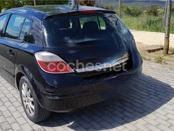 Negro Usado 2005 Opel Astra Enjoy Berlina | 4200 € (Precio justo)
