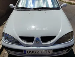 Blanco Usado 2003 Renault Mégane II Authentique Berlina | 2000 € (Precio justo)