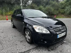 Negro Usado 2008 Kia ProCeed Utilitario | 2990 € (Precio justo)