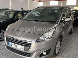 Gris / plata Usado 2016 Peugeot 5008 Style Monovolumen | 8999 € (Buen precio)
