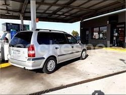 Gris / plata Usado 2001 Mitsubishi Space Wagon Monovolumen | 3950 €