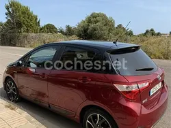 Granate Usado 2017 Toyota Yaris Hybrid Advance Berlina | 12.700 € (Precio justo)