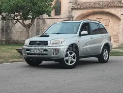 Gris / plata Usado 2004 Toyota RAV4 Luna SUV | 7400 € (Un poco caro)