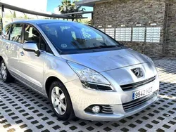 Plateado Usado 2012 Peugeot 5008 Active Monovolumen | 7990 € (Precio justo)