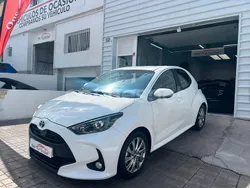 Blanco Usado 2023 Toyota Yaris Hybrid Active Berlina | 17.595 € (Buen precio)