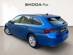 Azul Nuevo 2024 Skoda Octavia Selection Familiar | 31.000 € (Precio justo)