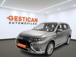 Gris / plata Usado 2022 Mitsubishi Outlander P-HEV SUV | 24.990 € (Precio justo)