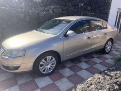 Beige Usado 2007 VW Passat Highline Berlina | 7900 € (Caro)