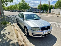 Gris / plata Usado 2002 Skoda Superb Comfort Berlina | 3000 €