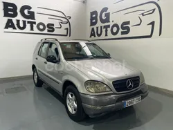 Gris / plata Usado 2002 Mercedes ML270 SUV | 4499 €