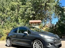 Gris / plata Usado 2012 Peugeot 207 GTi Berlina | 5750 € (Precio justo)
