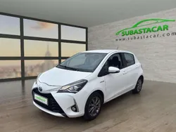 Blanco Usado 2020 Toyota Yaris Hybrid Active Utilitario | 8843 € (Super precio)