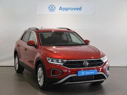 Rojo Nuevo 2025 VW T-Roc SUV | 28.990 € (Un poco caro)