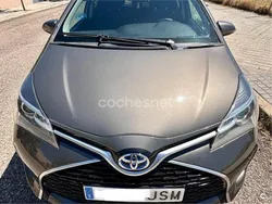 Beige Usado 2016 Toyota Yaris Hybrid Berlina | 12.000 € (Buen precio)