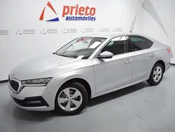 Gris Usado 2022 Skoda Octavia Ambition Utilitario | 18.900 € (Precio justo)
