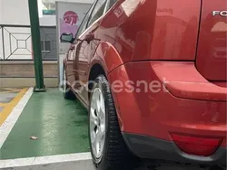 Rojo Usado 2006 Ford Focus Trend Berlina | 1250 € (Buen precio)