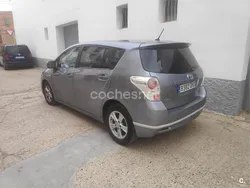 Gris / plata Usado 2009 Toyota Verso Multidrive S Monovolumen | 5500 €