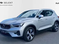 Plateado Usado 2023 Volvo XC40 Core SUV | 34.900 €