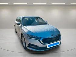 Gris Usado 2020 Skoda Octavia Ambition Familiar | 16.500 € (Precio justo)