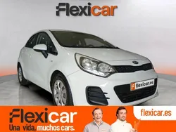 Blanco Usado 2016 Kia Rio | 8990 € (Precio justo)