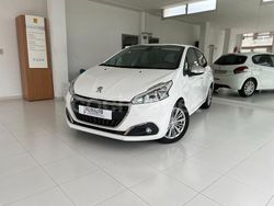 Blanco Usado 2019 Peugeot 208 Active Utilitario | 10.300 € (Precio justo)