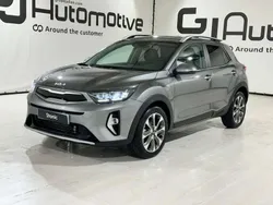 Gris Usado 2024 Kia Stonic Style SUV | 19.800 € (Un poco caro)