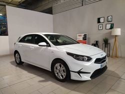 Cassa white (sólido) Usado 2022 Kia Ceed Utilitario | 17.790 € (Precio justo)