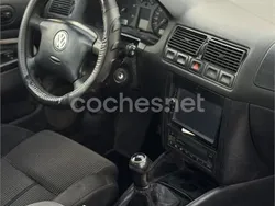 Gris / plata Usado 2002 VW Golf IV Highline Berlina | 2650 € (Precio justo)