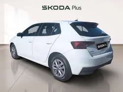Blanco Usado 2024 Skoda Fabia Essence Berlina | 16.190 € (Precio justo)