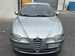 Gris / plata Usado 2002 Alfa Romeo 147 Distinctive Utilitario | 4500 € (Caro)