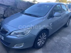 Gris / plata Usado 2009 Opel Astra Cosmo Berlina | 3999 € (Caro)