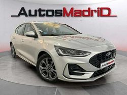 Gris / plata Usado 2023 Ford Focus ST-Line Berlina | 17.990 € (Precio justo)