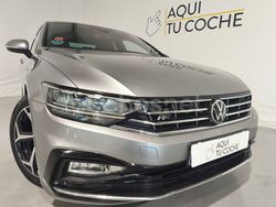Gris / plata Usado 2021 VW Passat R-line Berlina | 20.900 € (Caro)