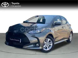 Verde Usado 2021 Toyota Yaris Hybrid Active Berlina | 18.990 € (Precio justo)