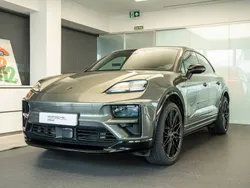 Verde aventurine metalizado Usado 2024 Porsche Macan Turbo SUV | 118.990 €