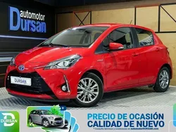 Rojo Usado 2018 Toyota Yaris Hybrid Active Utilitario | 10.980 €
