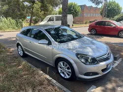Gris / plata Usado 2007 Opel Astra GTC Enjoy Berlina | 4900 € (Precio justo)