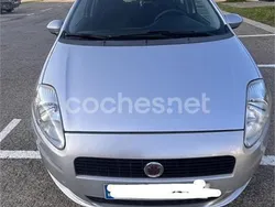 Gris / plata Usado 2010 Fiat Punto Active Utilitario | 3700 € (Precio justo)