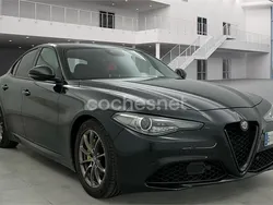 Negro Usado 2016 Alfa Romeo Giulia Super Berlina | 13.500 €