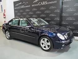 Azul Usado 2004 Mercedes E500 Avantgarde Berlina | 9900 €