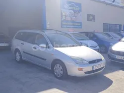 Gris / plata Usado 2000 Ford Focus Ghia Familiar | 1199 € (Buen precio)