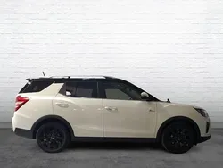 Blanco Usado 2022 Ssangyong Tivoli Limited SUV | 18.000 € (Precio justo)
